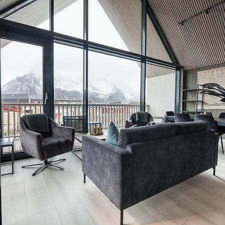 Attraktiv Leilighet Pa Kaikanten I Henningsvær Buitenkant foto