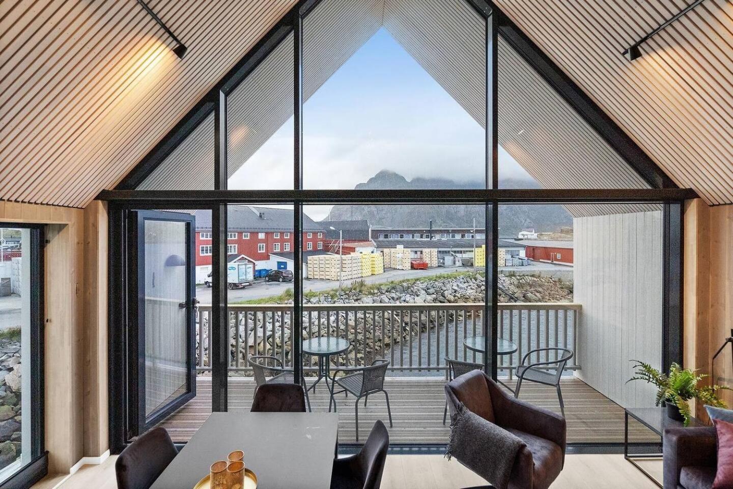 Attraktiv Leilighet Pa Kaikanten I Henningsvær Buitenkant foto