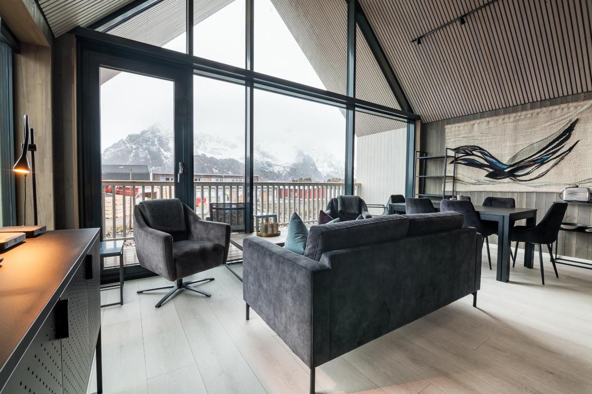 Attraktiv Leilighet Pa Kaikanten I Henningsvær Buitenkant foto